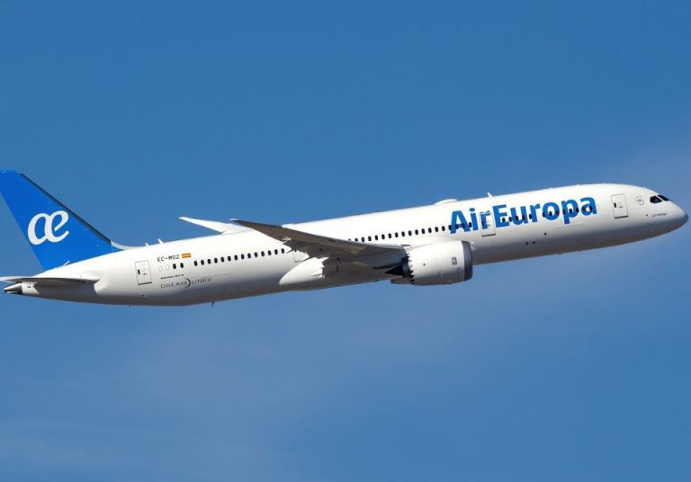 SAT-Travel.-Aviones-UX-700-x-700-px-960-x-670-px.jpg